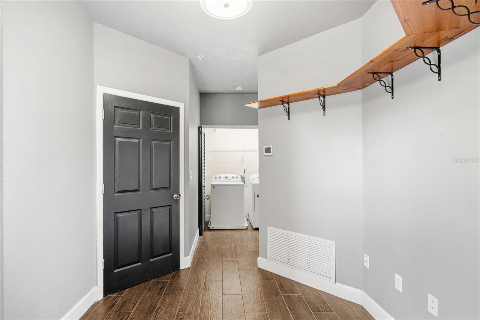 Image 27 of 34 For 1010 Winderley Place 127