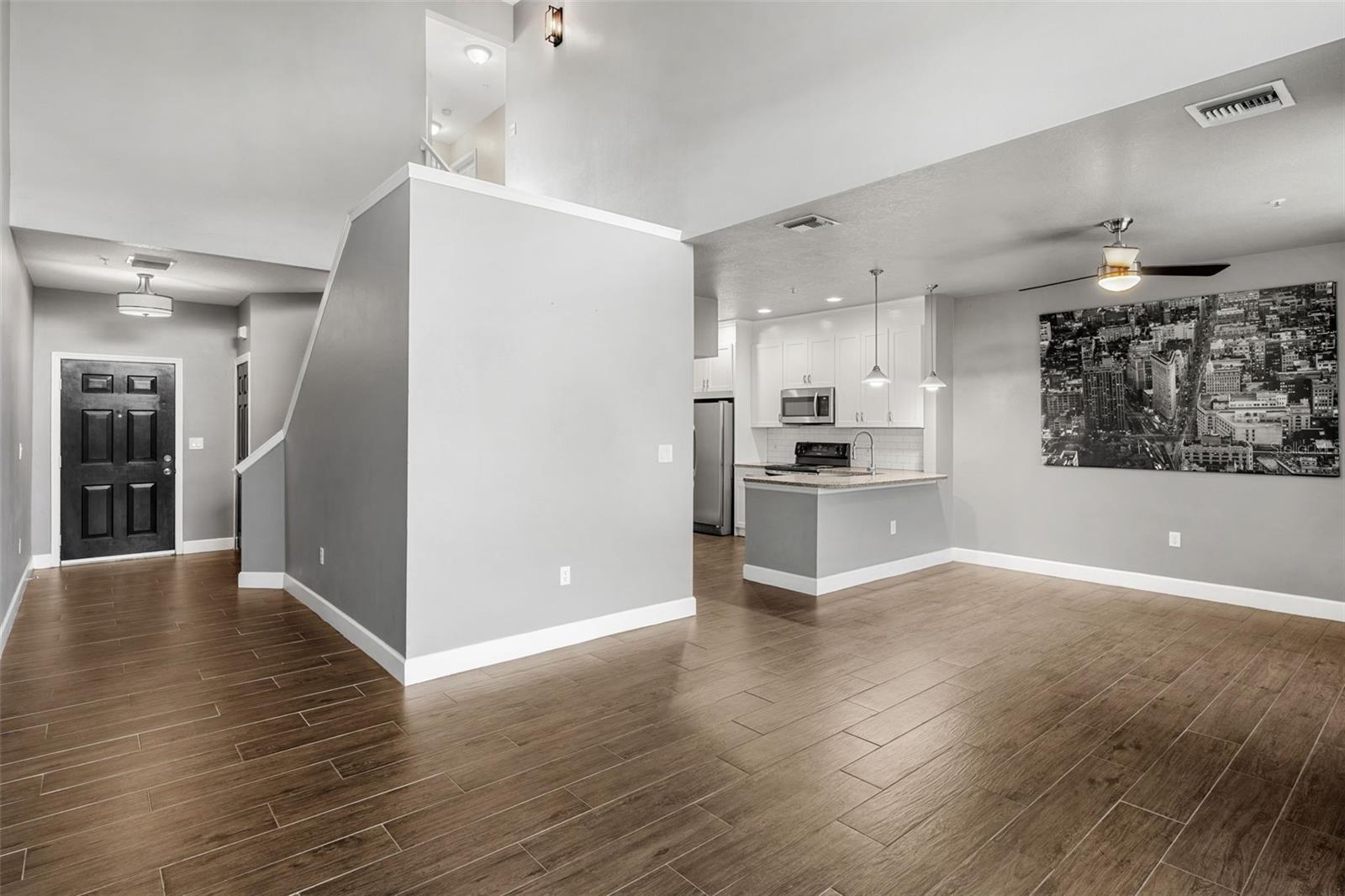 Image 4 of 34 For 1010 Winderley Place 127