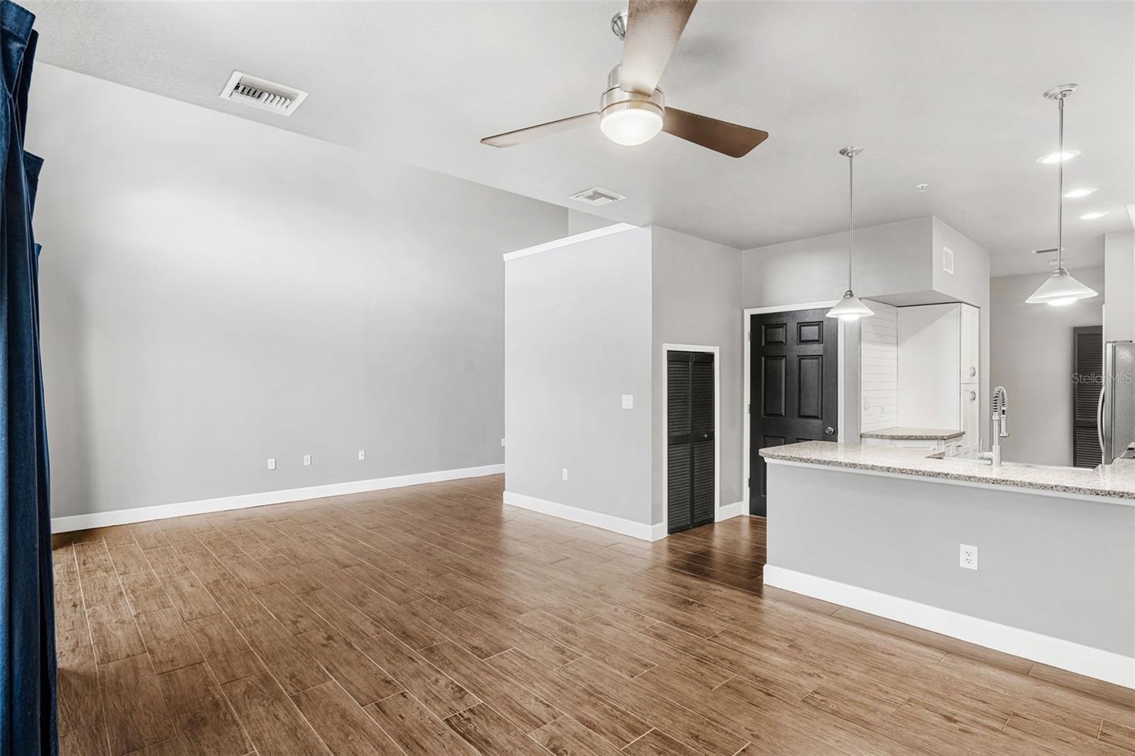 Image 8 of 34 For 1010 Winderley Place 127