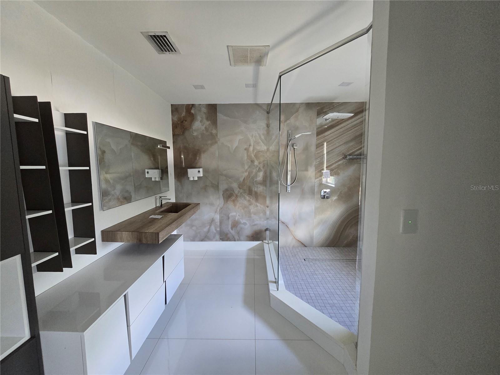 Image 14 of 41 For 6013 Fender Court