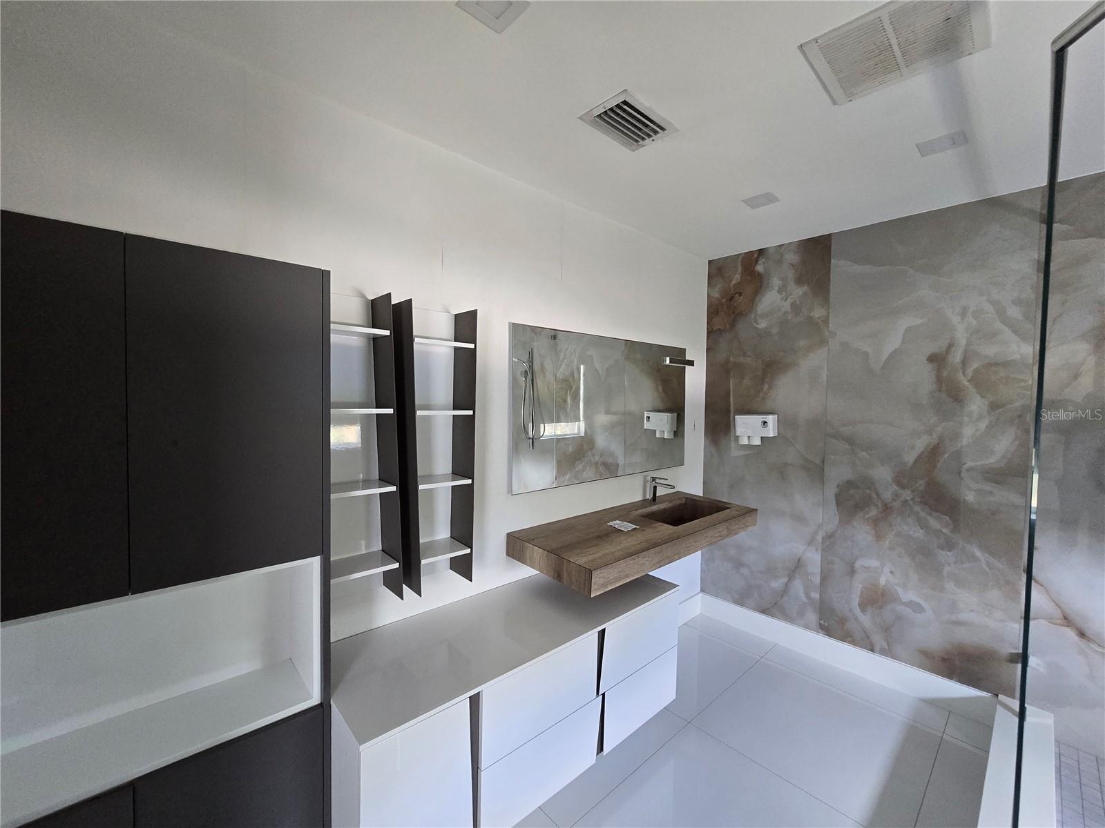 Image 30 of 41 For 6013 Fender Court