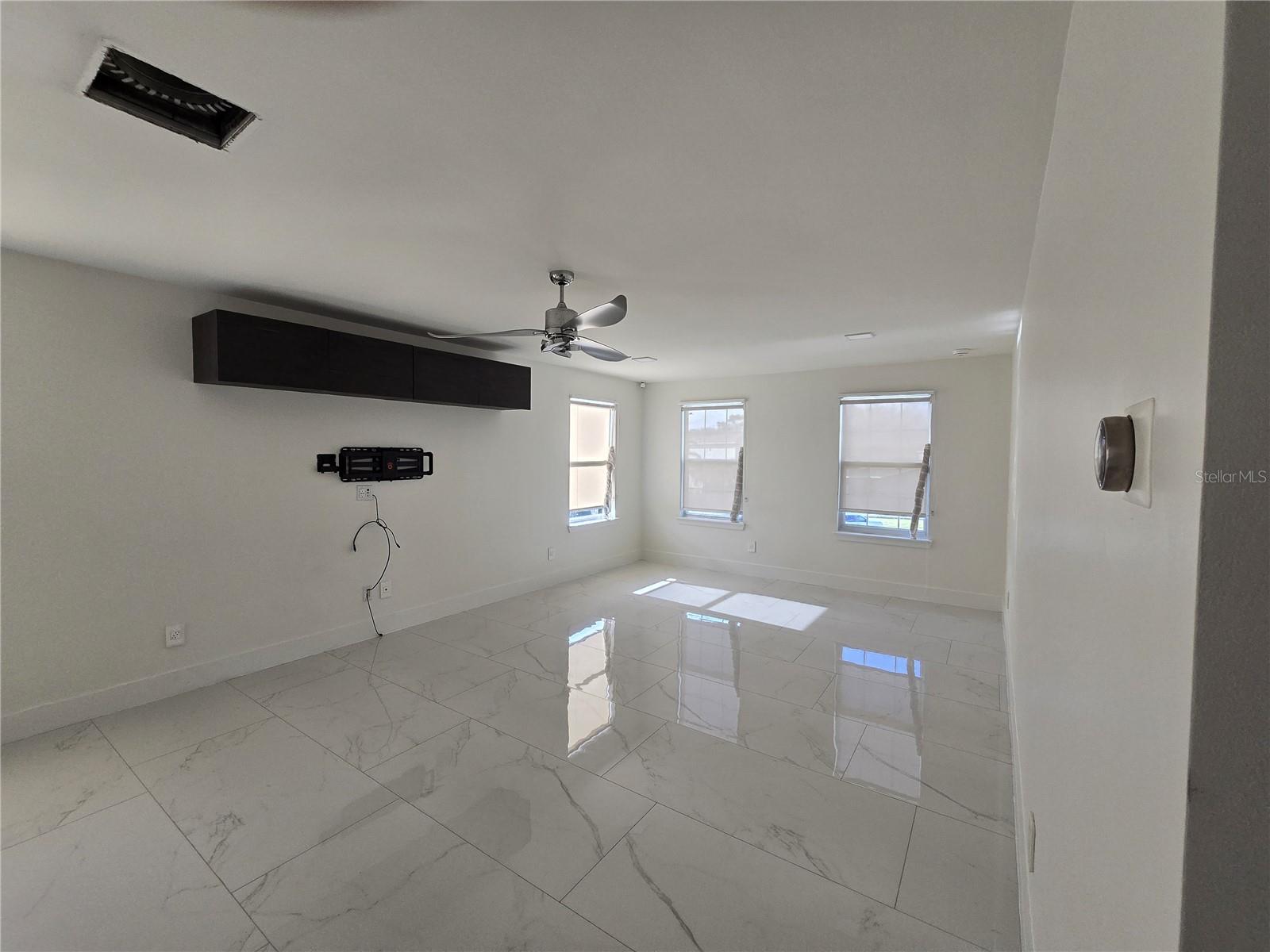 Image 33 of 41 For 6013 Fender Court