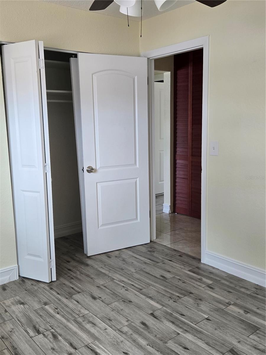 Image 11 of 35 For 852 Ibsen Avenue