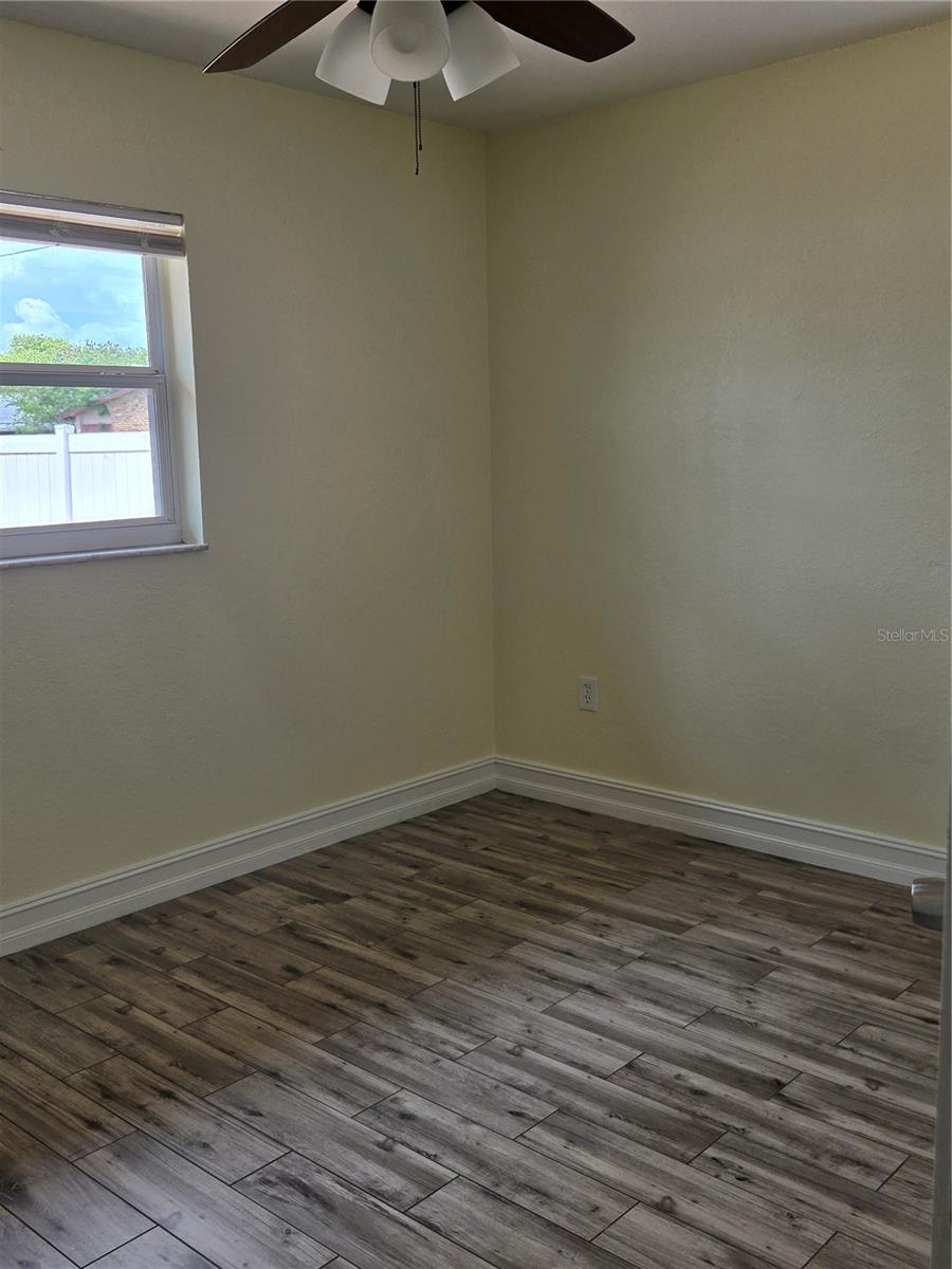 Image 12 of 35 For 852 Ibsen Avenue