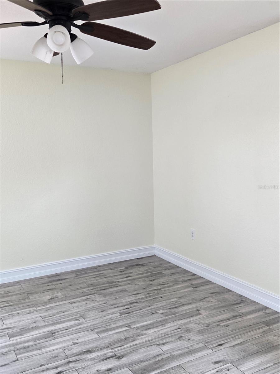 Image 14 of 35 For 852 Ibsen Avenue