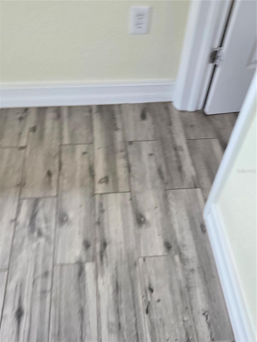 Image 15 of 35 For 852 Ibsen Avenue