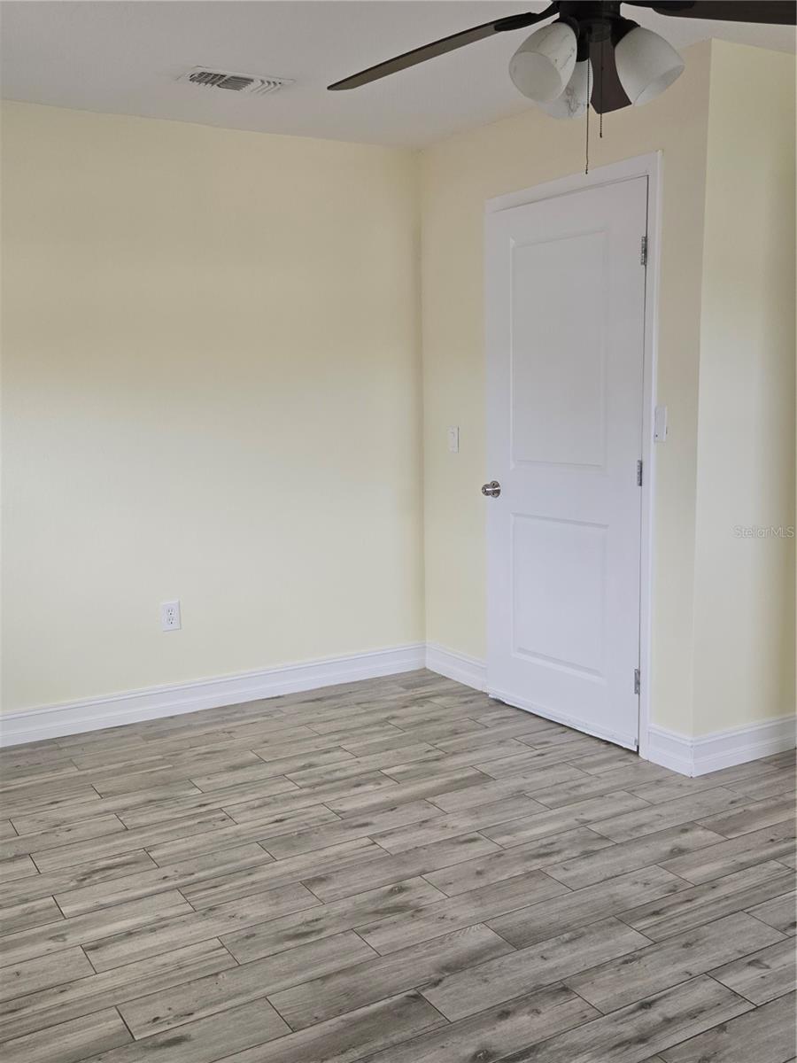 Image 17 of 35 For 852 Ibsen Avenue