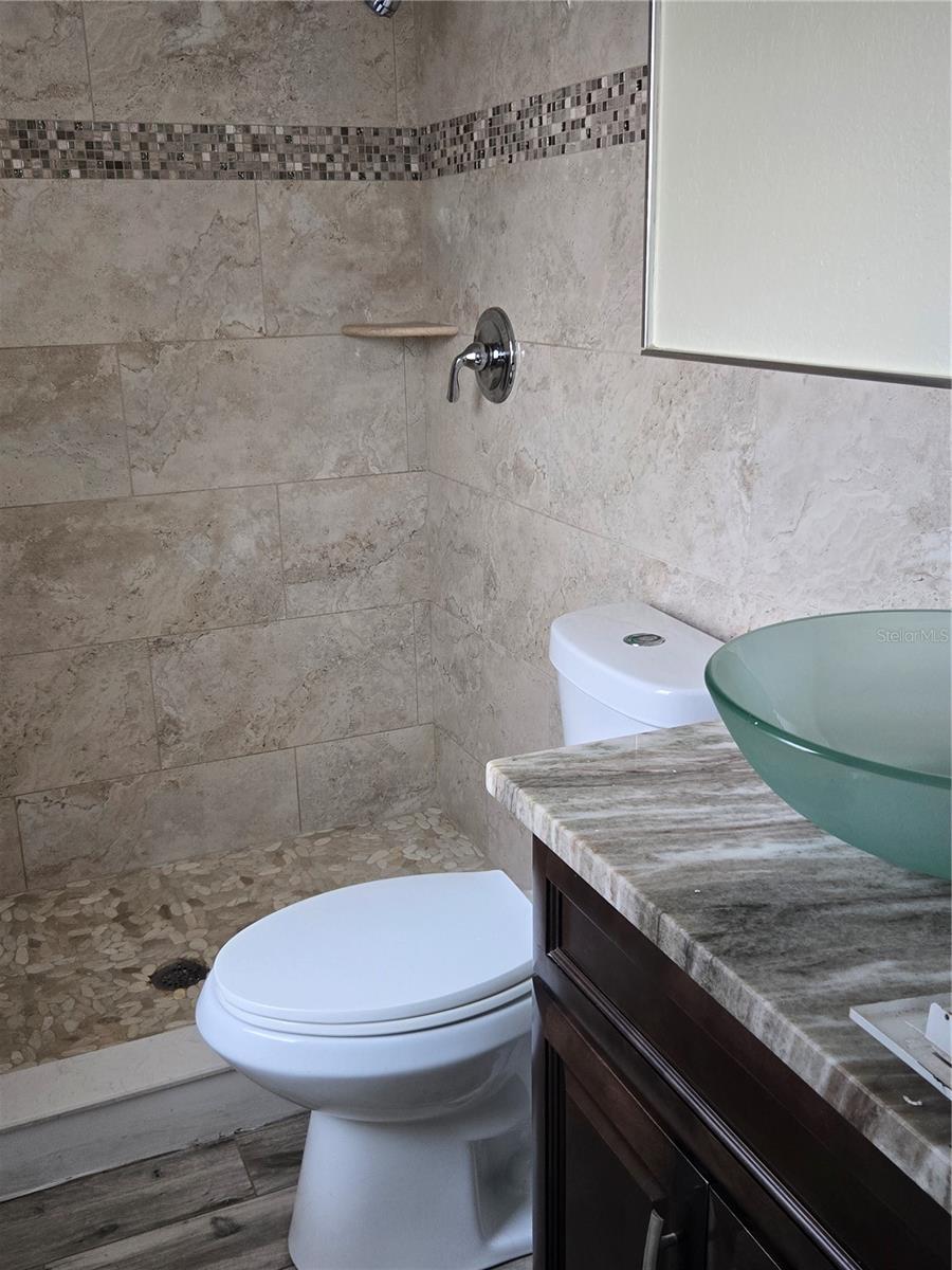 Image 18 of 35 For 852 Ibsen Avenue