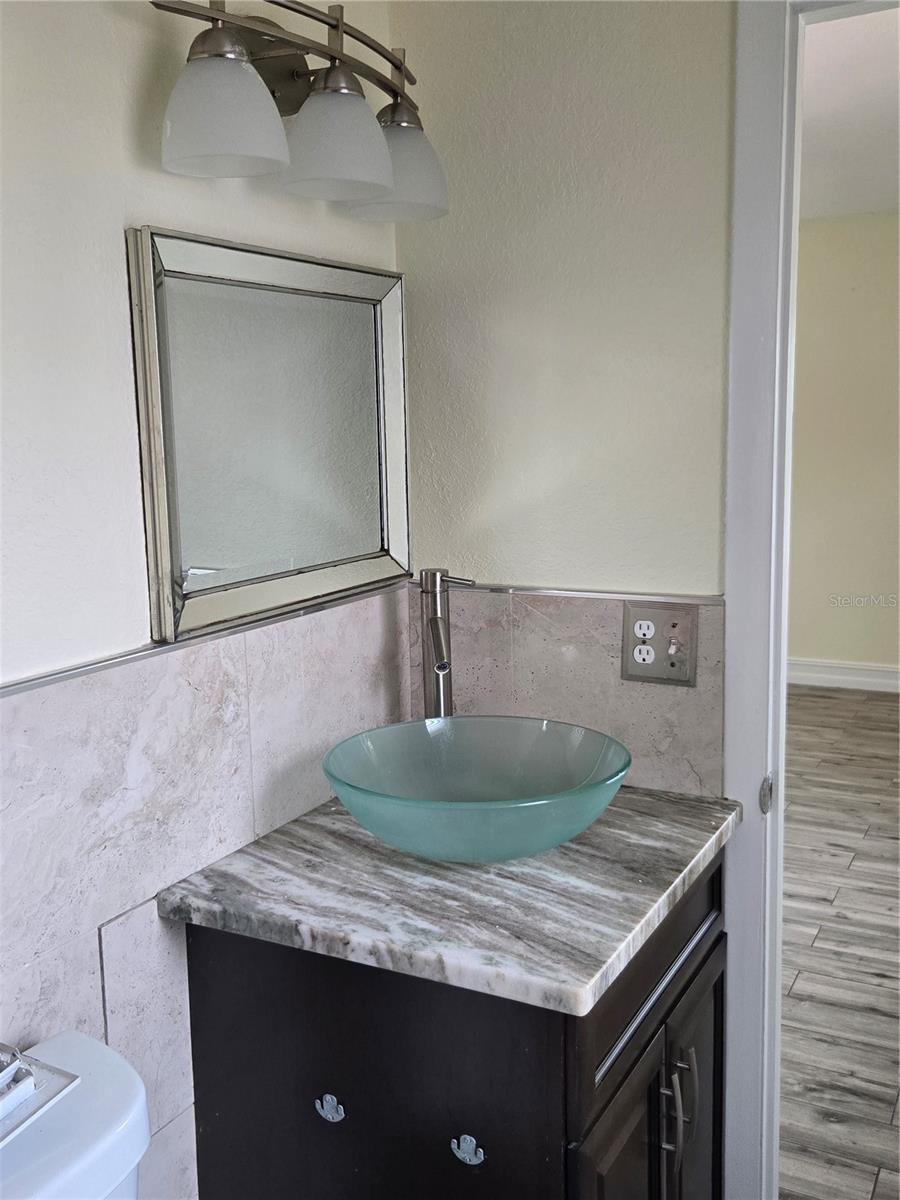 Image 19 of 35 For 852 Ibsen Avenue