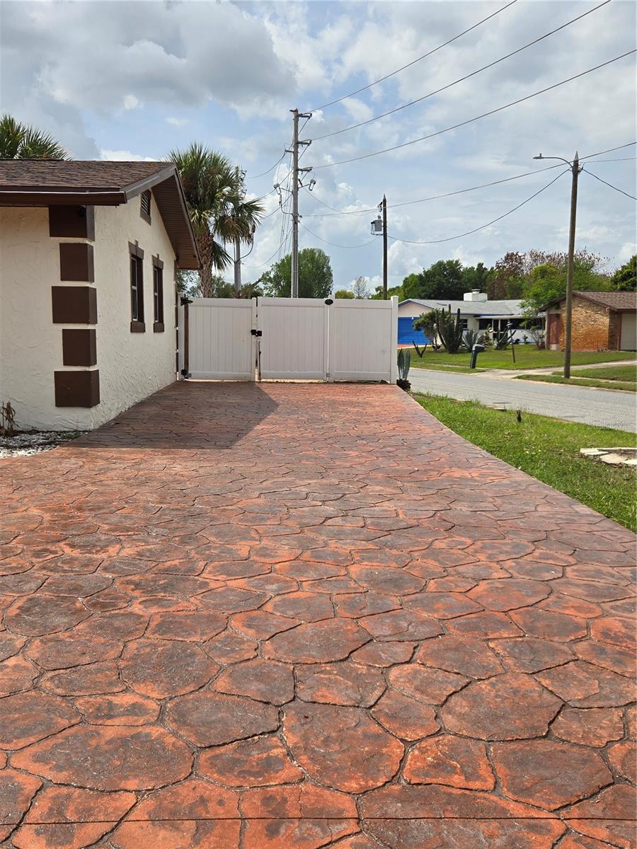 Image 20 of 35 For 852 Ibsen Avenue