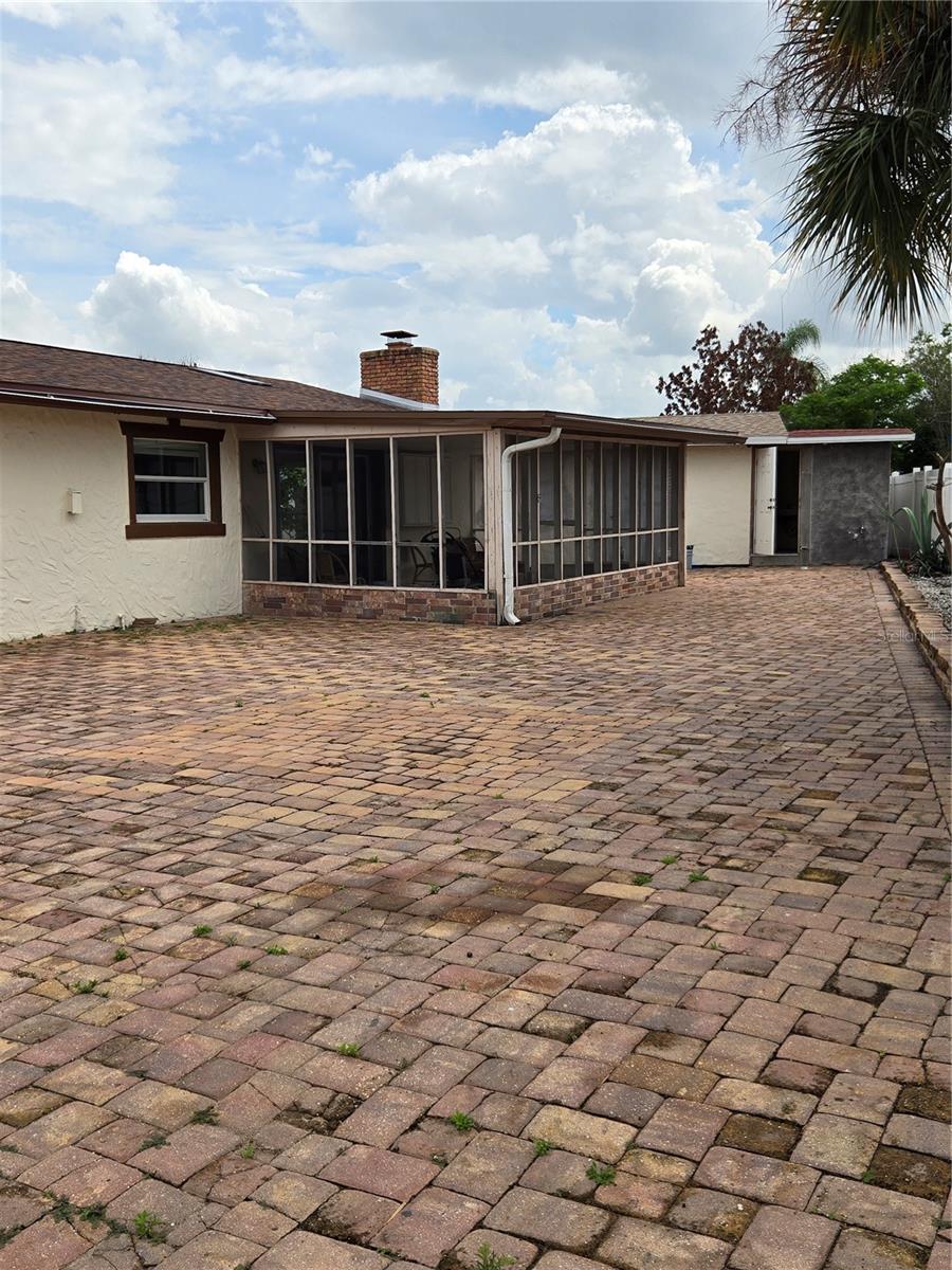 Image 21 of 35 For 852 Ibsen Avenue