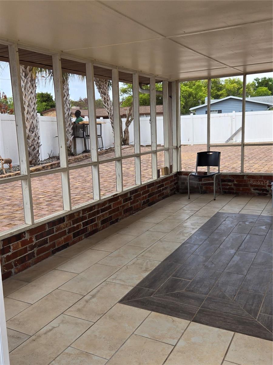 Image 23 of 35 For 852 Ibsen Avenue