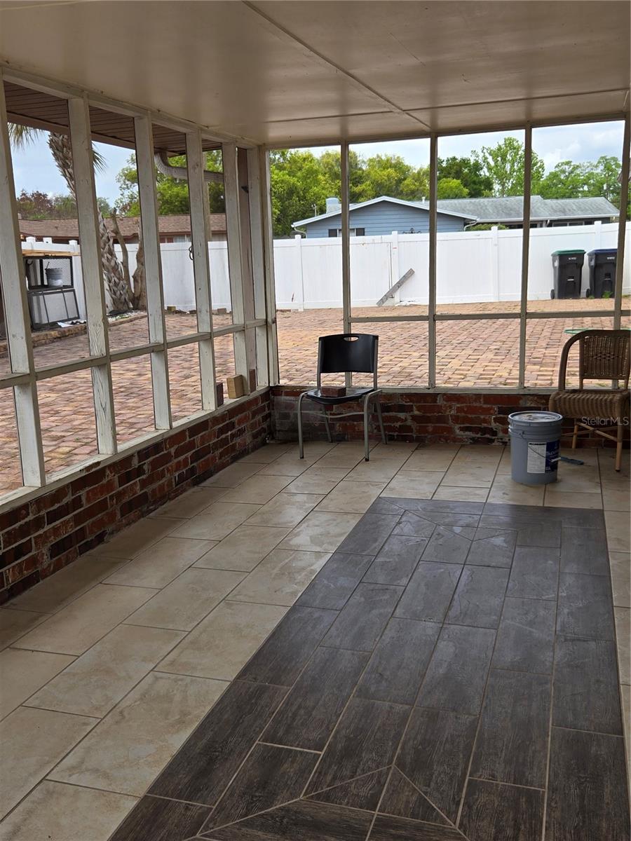 Image 24 of 35 For 852 Ibsen Avenue