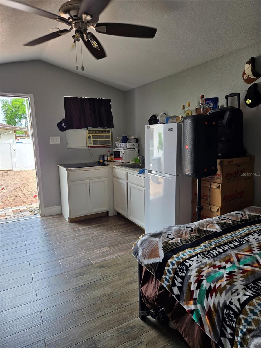 Image 26 of 35 For 852 Ibsen Avenue