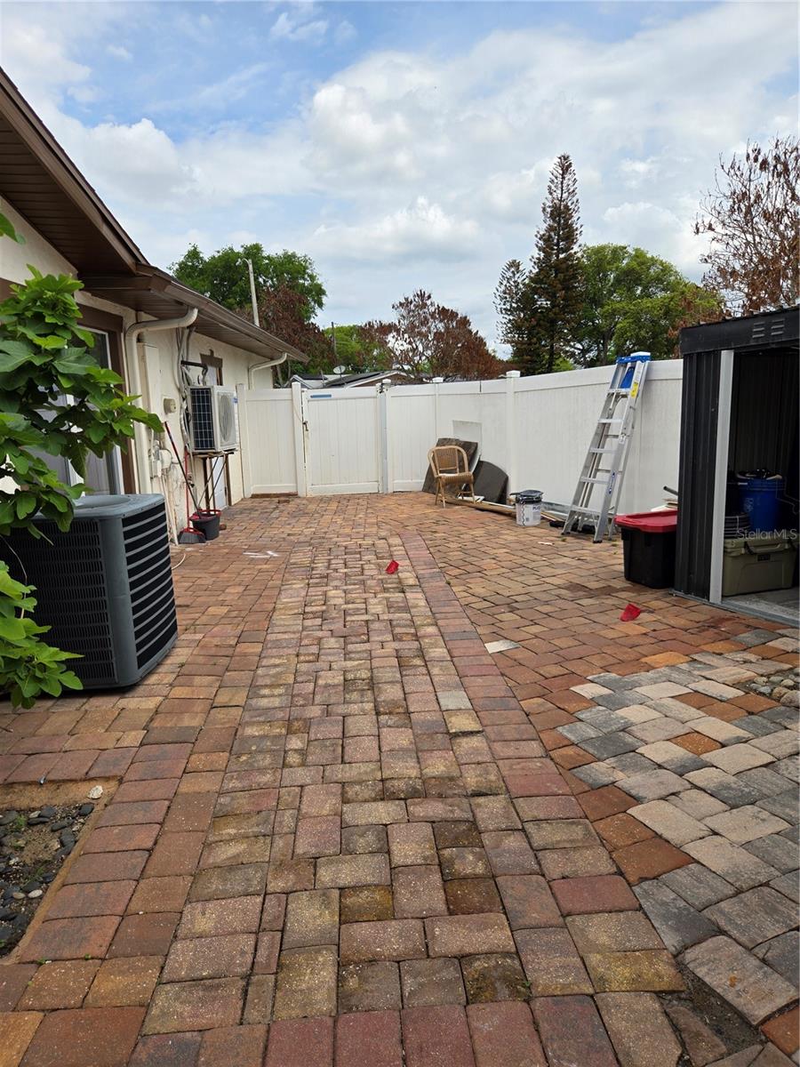 Image 27 of 35 For 852 Ibsen Avenue