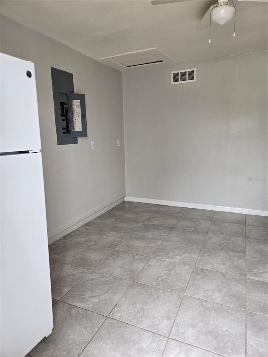 Image 28 of 35 For 852 Ibsen Avenue