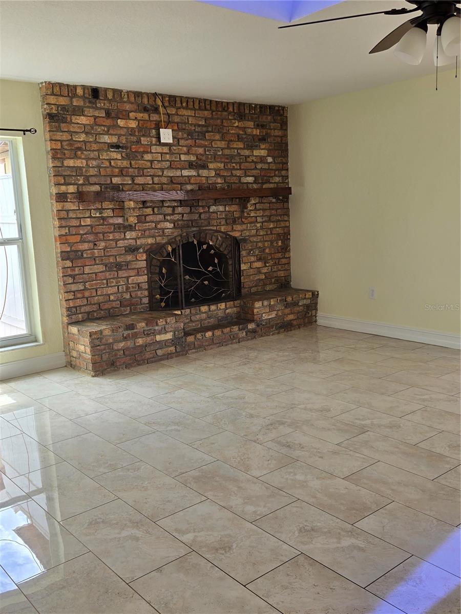 Image 3 of 35 For 852 Ibsen Avenue