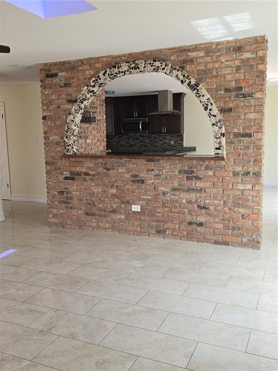 Image 4 of 35 For 852 Ibsen Avenue