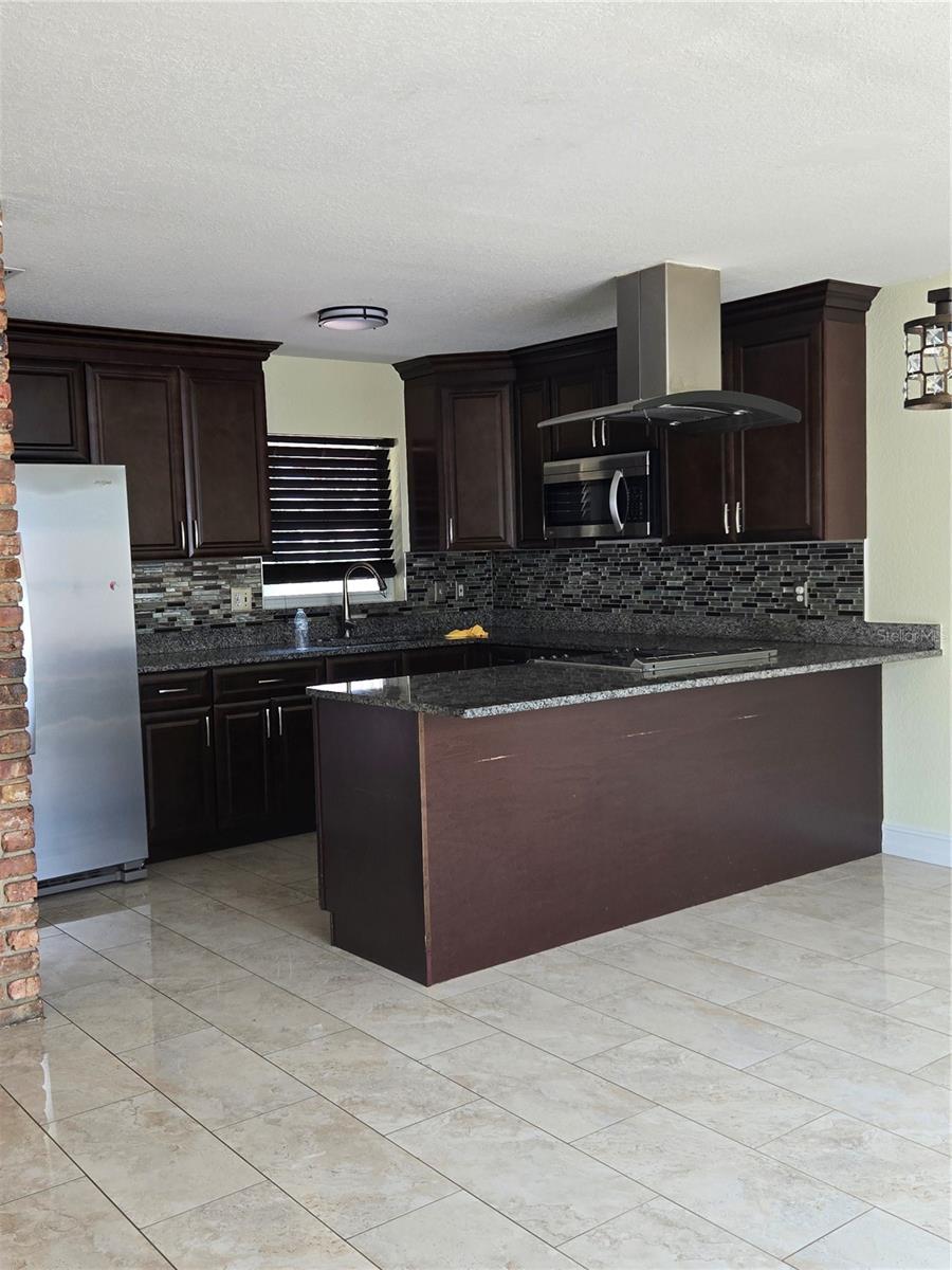 Image 5 of 35 For 852 Ibsen Avenue