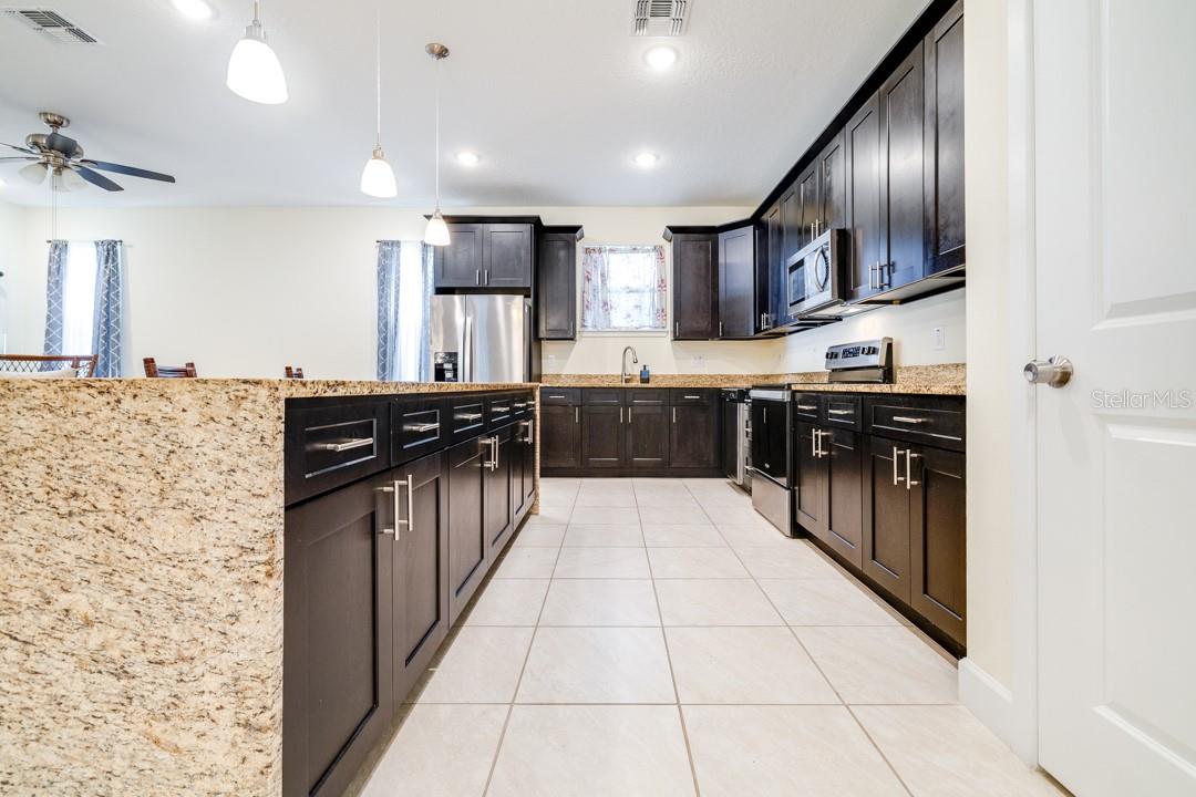 Image 12 of 39 For 520 Nogales Court