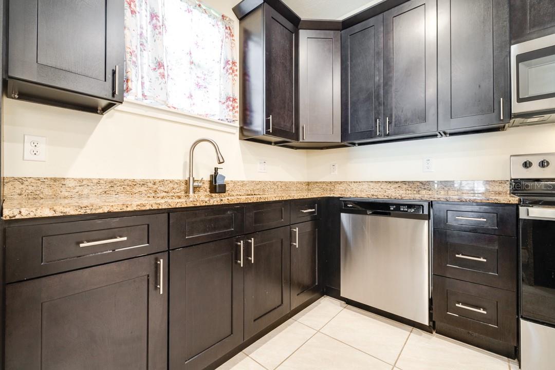 Image 16 of 39 For 520 Nogales Court