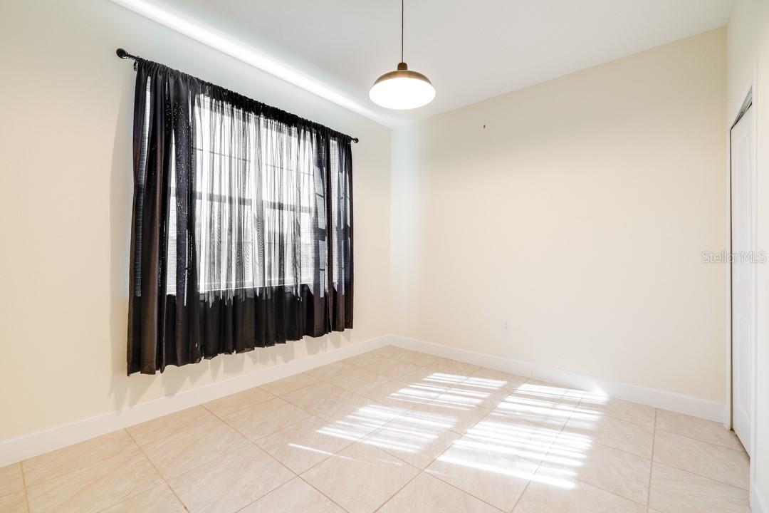 Image 30 of 39 For 520 Nogales Court