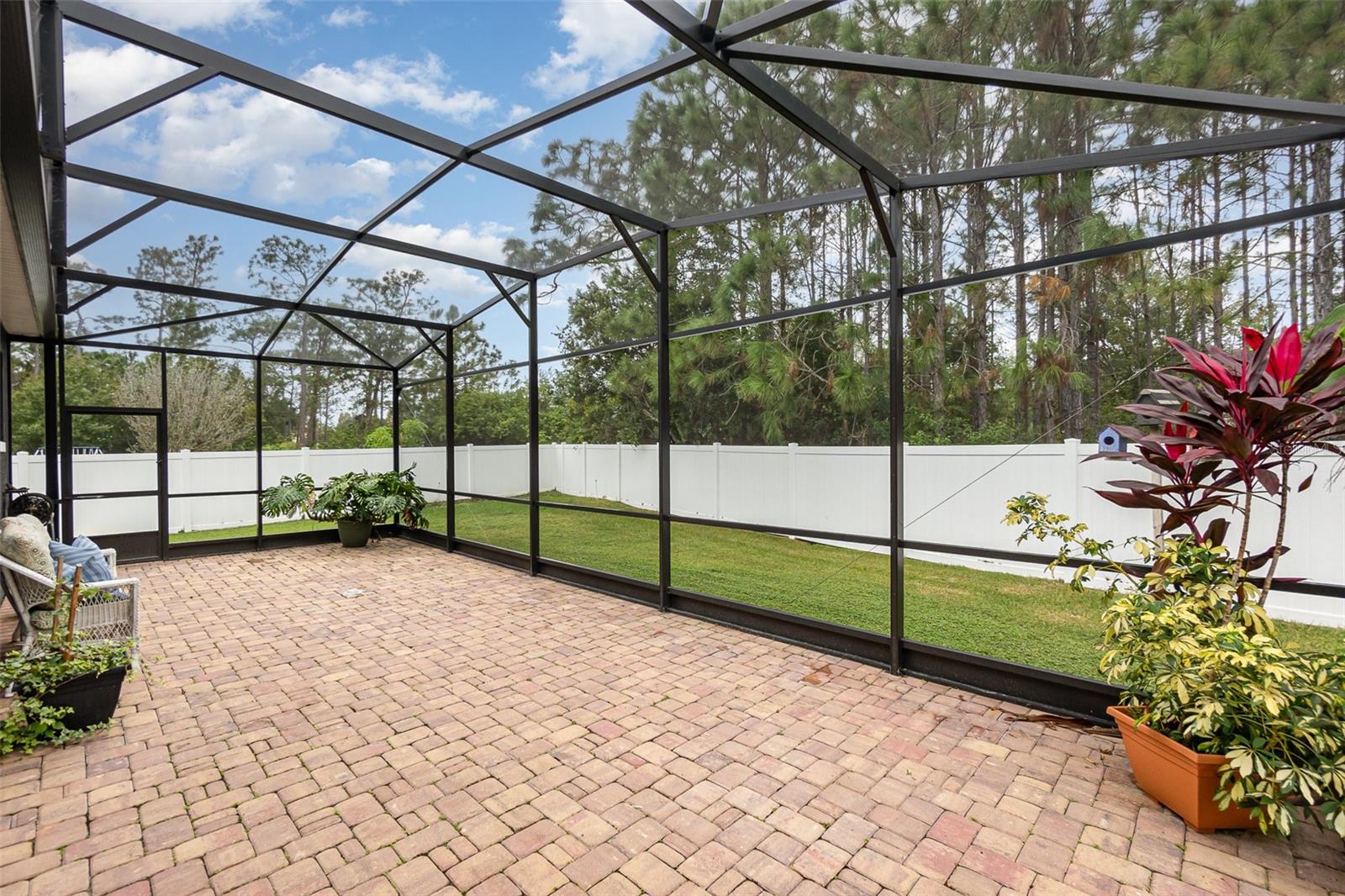 Image 5 of 39 For 520 Nogales Court