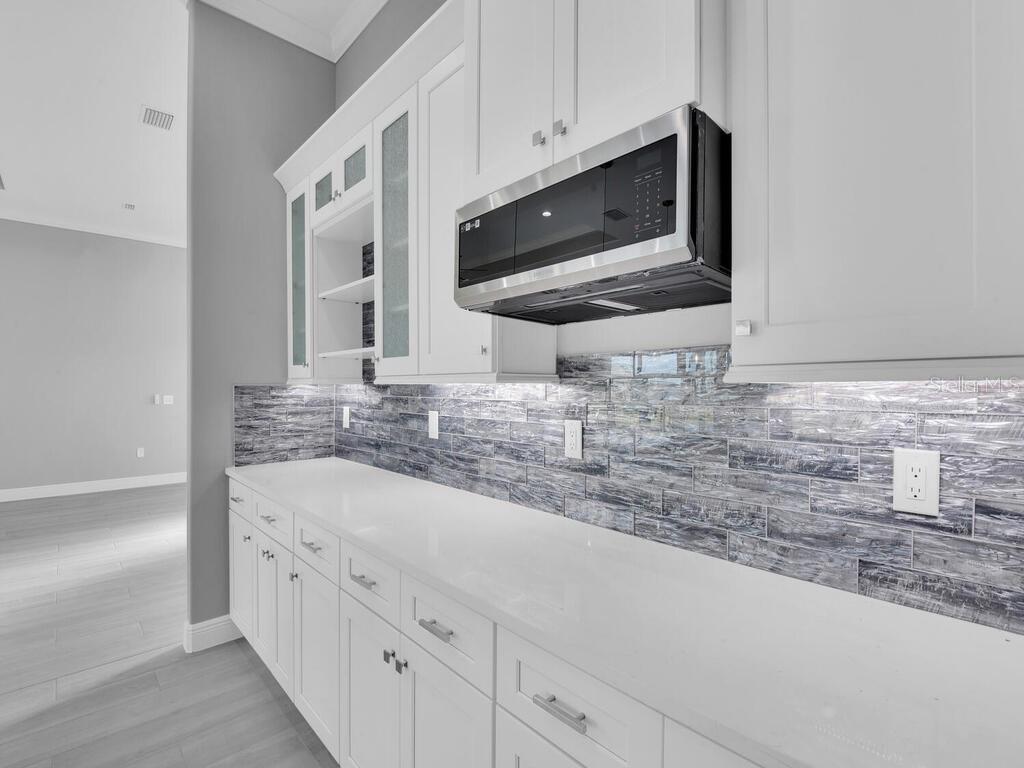 Image 11 of 38 For 235 Rotonda Boulevard S