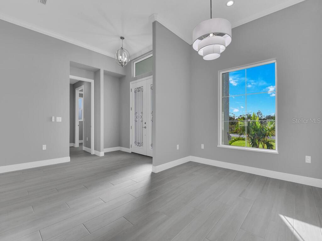 Image 15 of 38 For 235 Rotonda Boulevard S