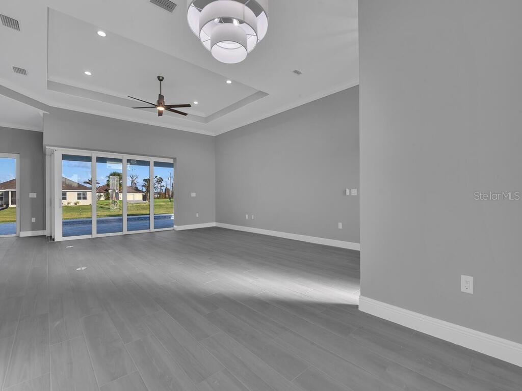Image 16 of 38 For 235 Rotonda Boulevard S