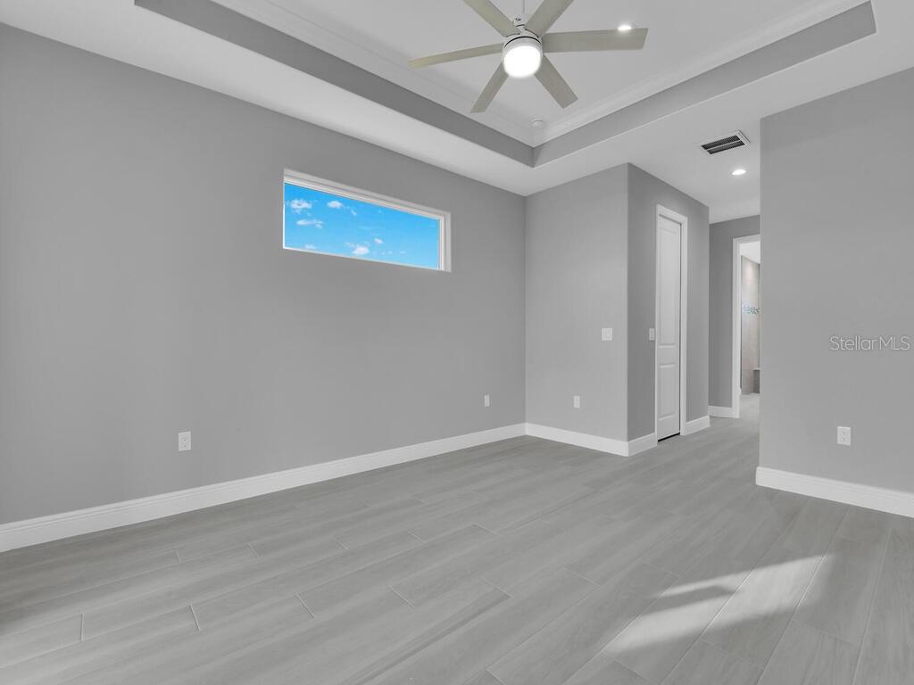 Image 19 of 38 For 235 Rotonda Boulevard S