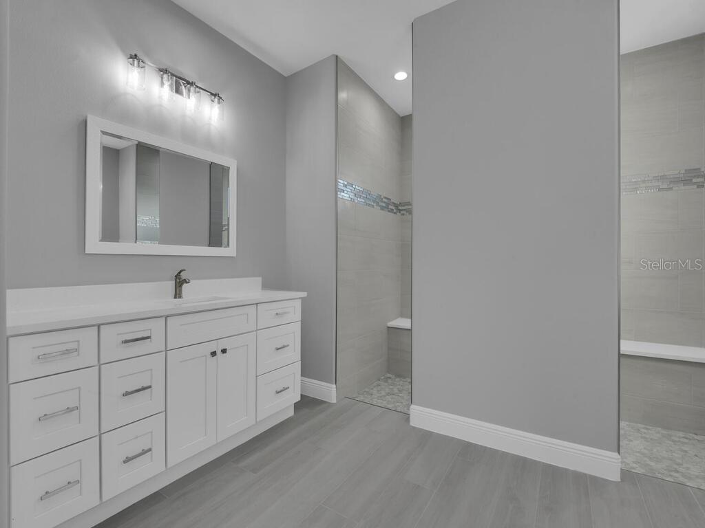 Image 20 of 38 For 235 Rotonda Boulevard S