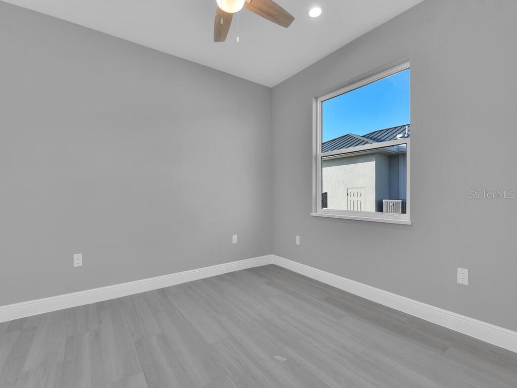 Image 24 of 38 For 235 Rotonda Boulevard S