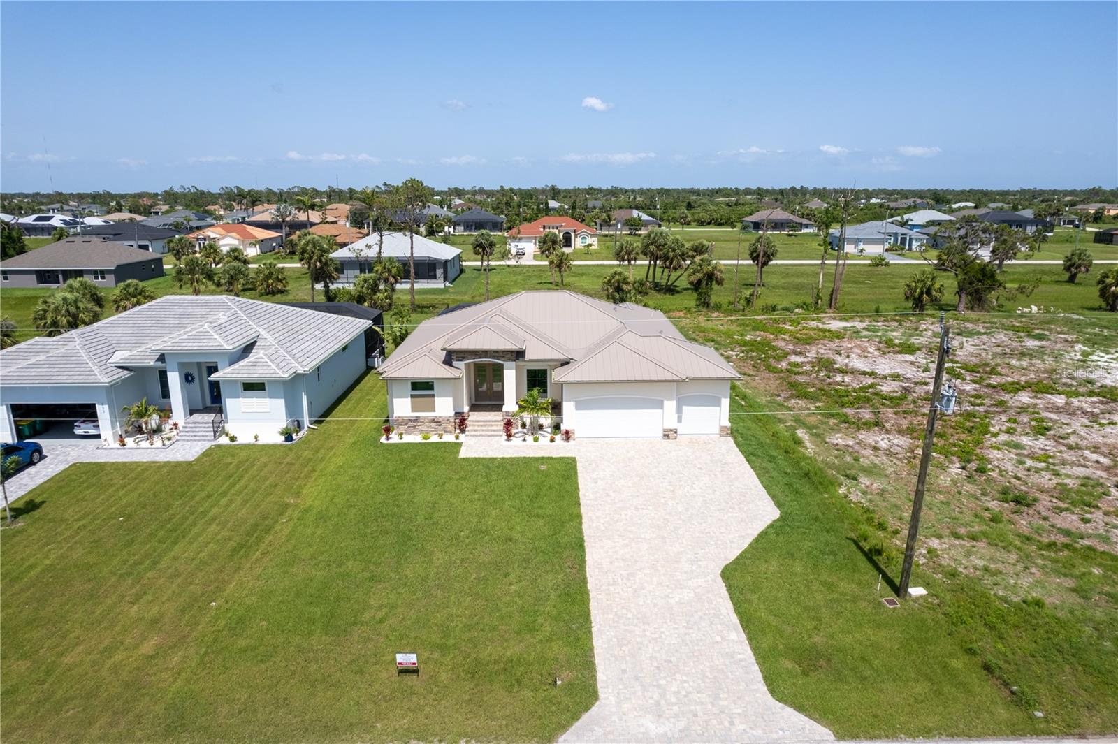 Image 3 of 38 For 235 Rotonda Boulevard S