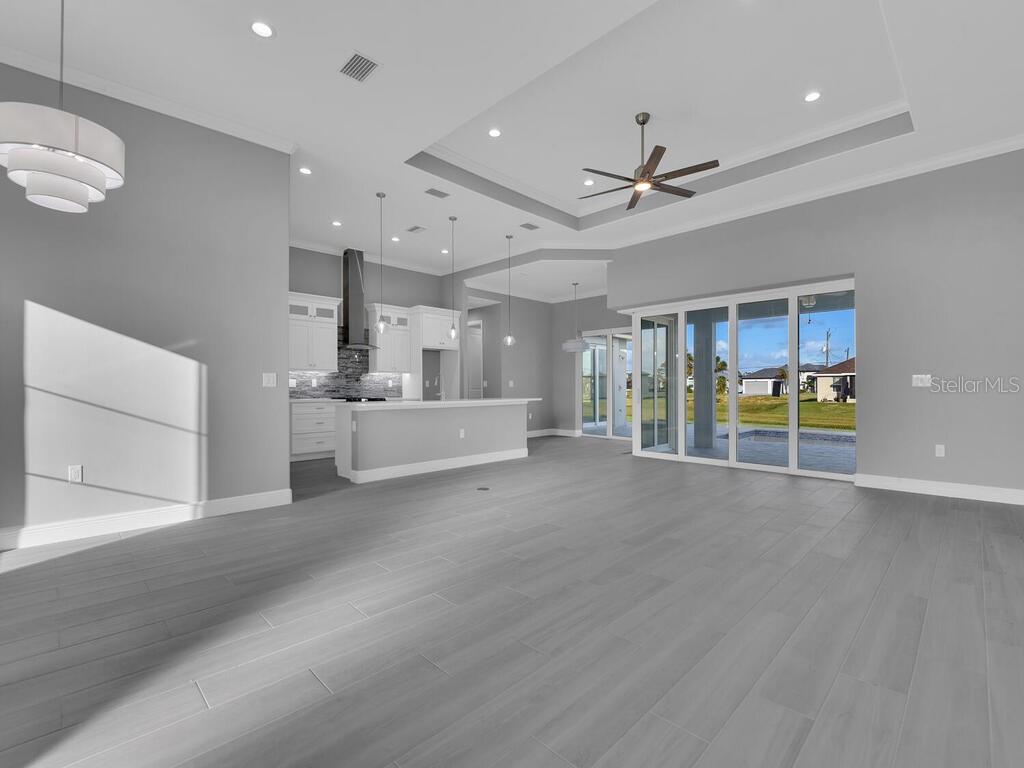 Image 7 of 38 For 235 Rotonda Boulevard S