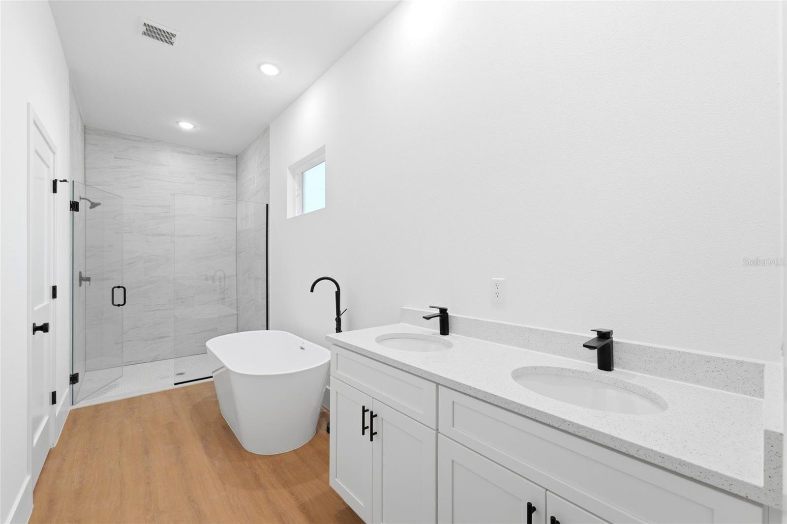 Image 23 of 36 For 559 Heronsbill Lane