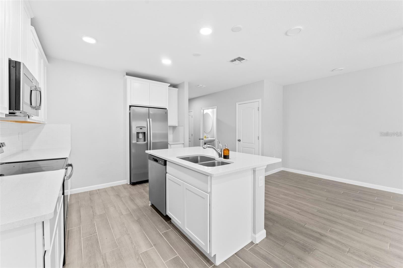 Image 6 of 27 For 3137 Riverboat Way