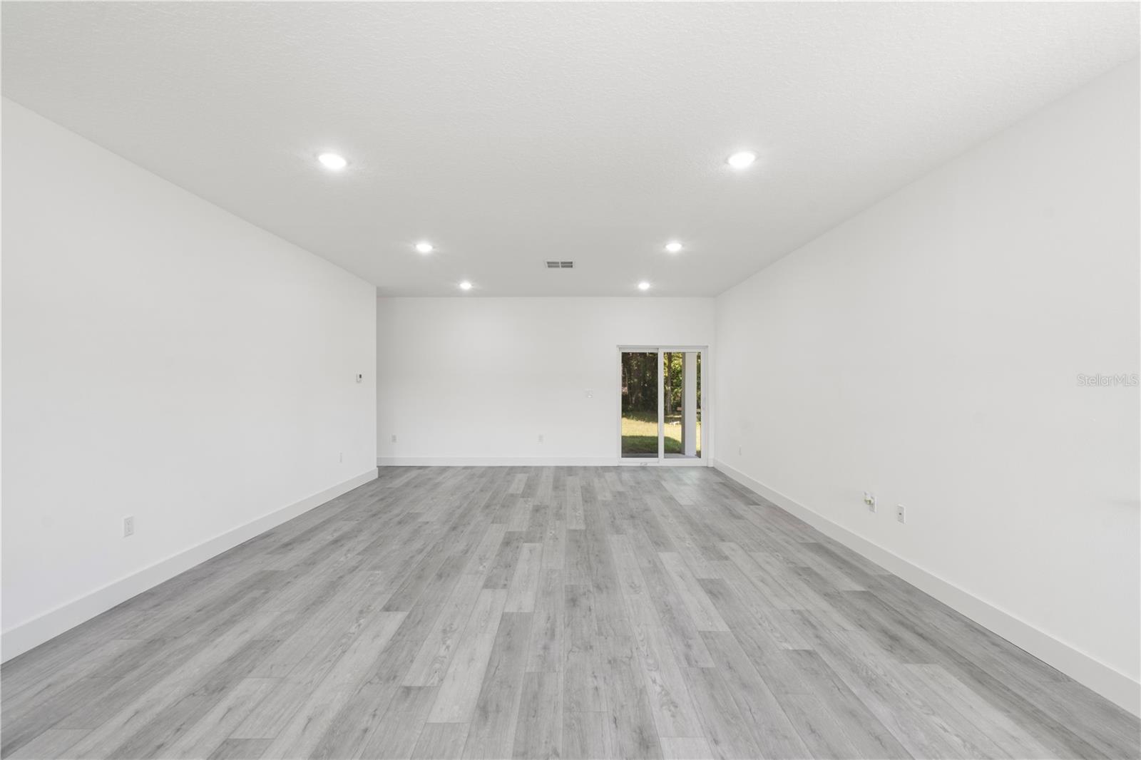 Image 3 of 30 For 820 Desoto Street