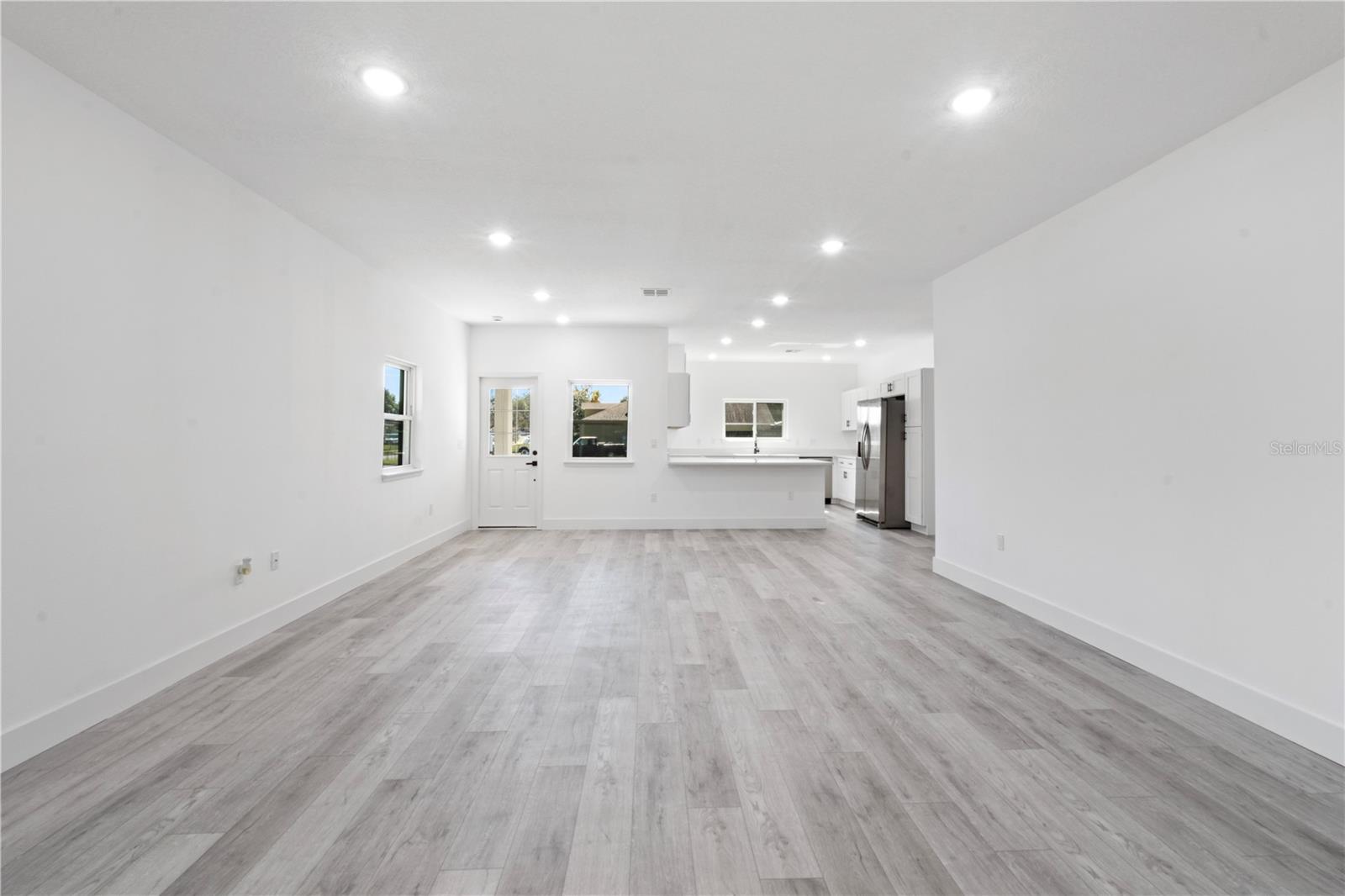 Image 4 of 30 For 820 Desoto Street