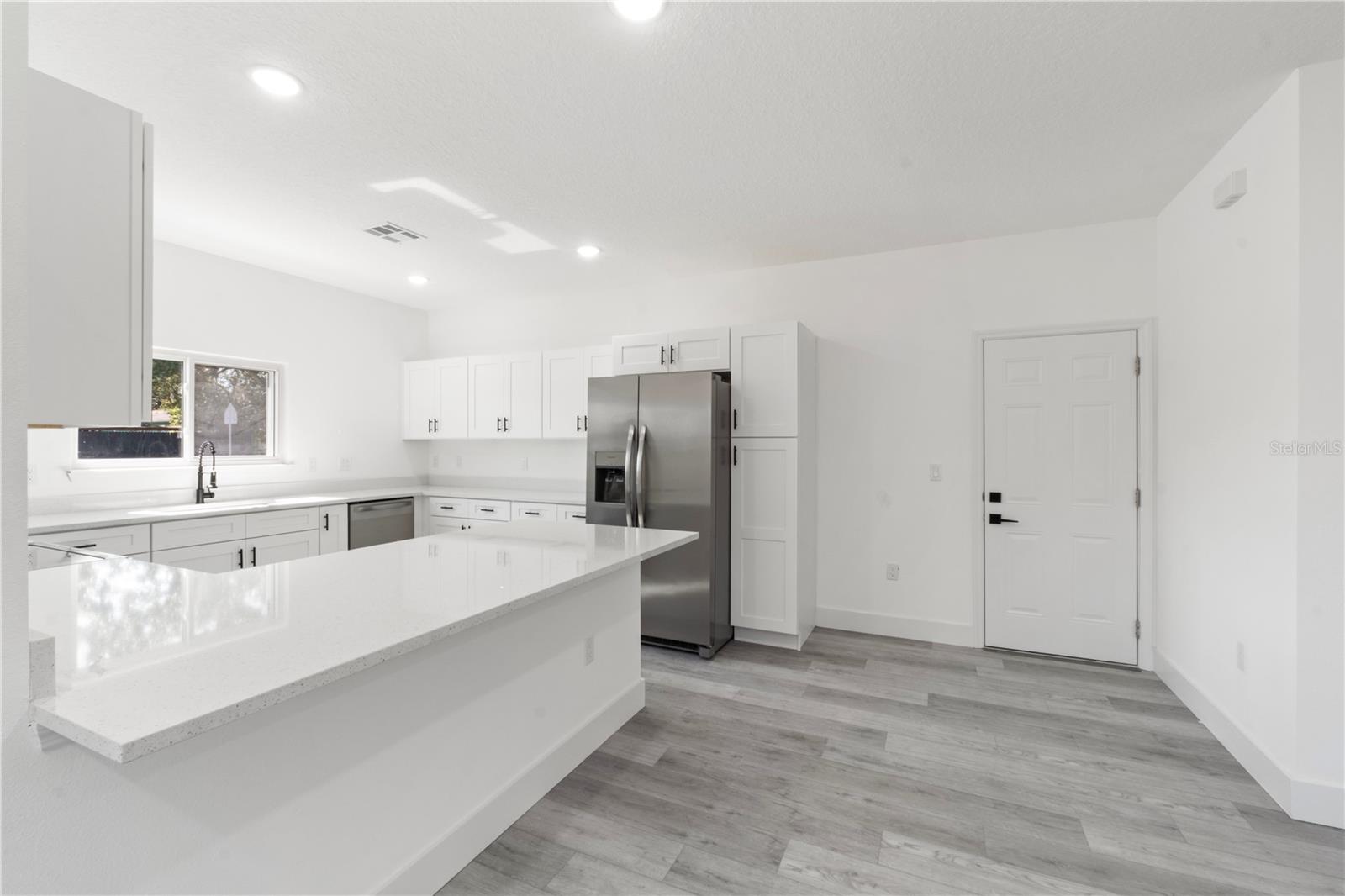 Image 5 of 30 For 820 Desoto Street