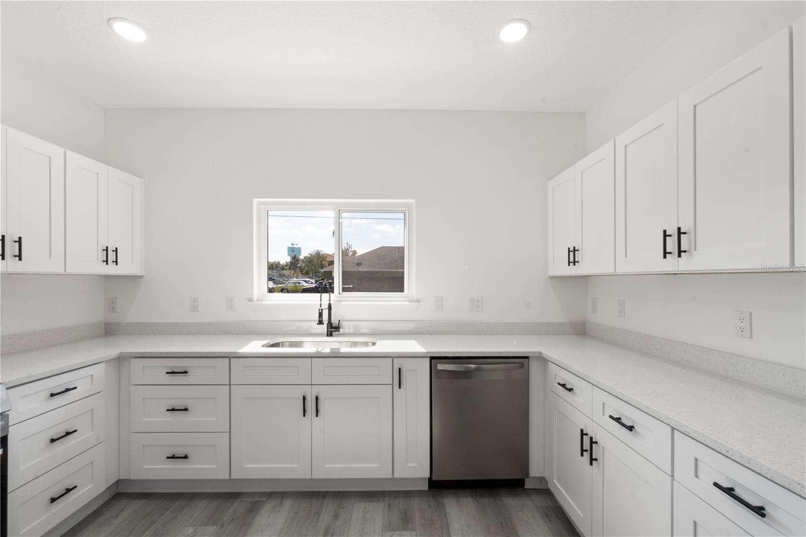 Image 8 of 30 For 820 Desoto Street