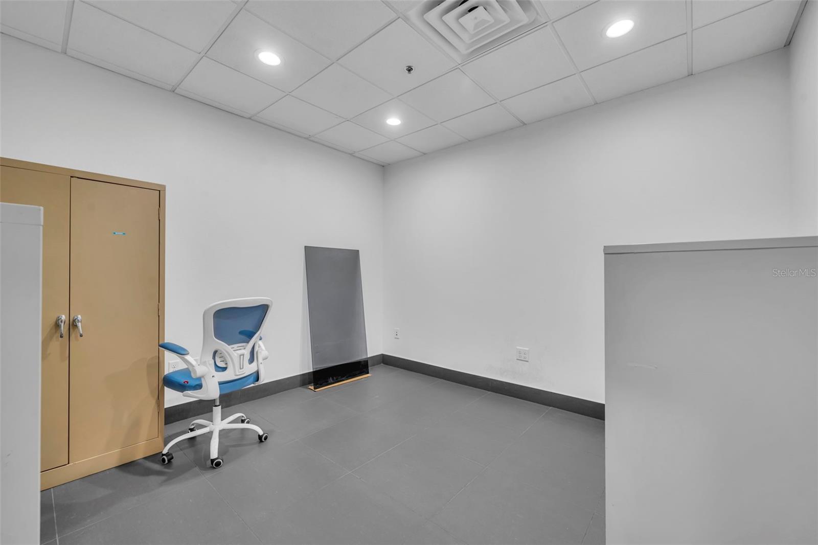 Image 16 of 77 For 265 Hunt Park Cove