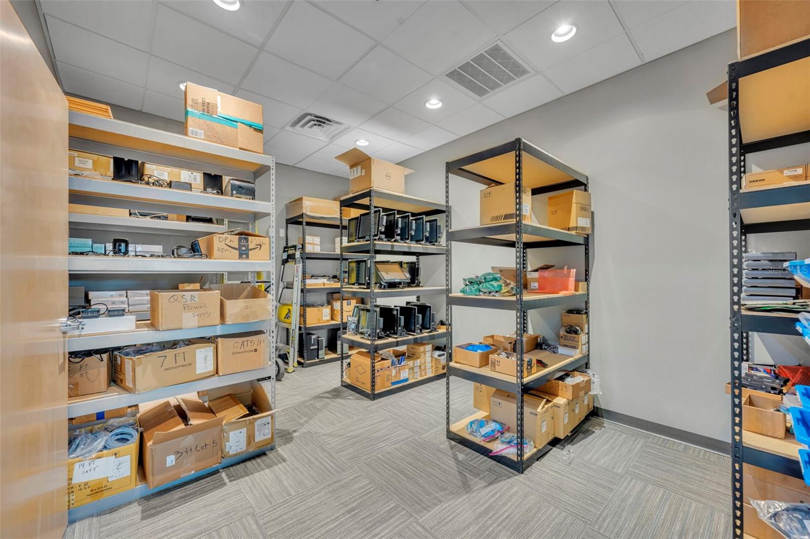 Image 25 of 77 For 265 Hunt Park Cove