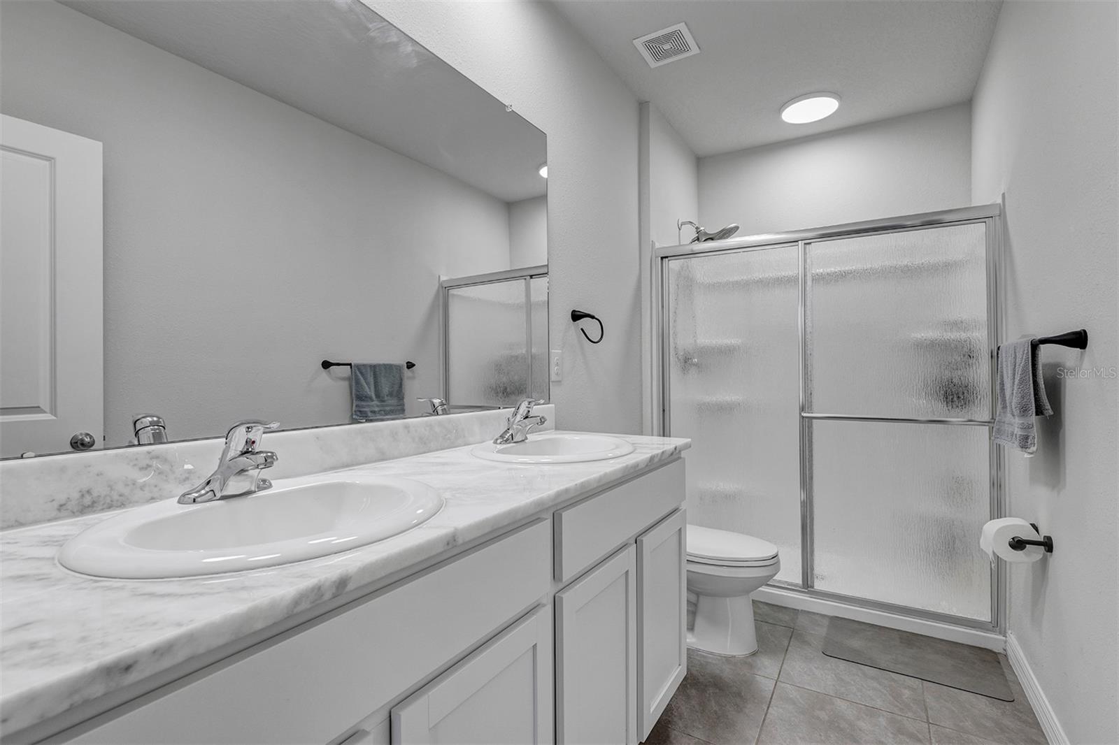 Image 11 of 35 For 4015 Blue Banks Lane