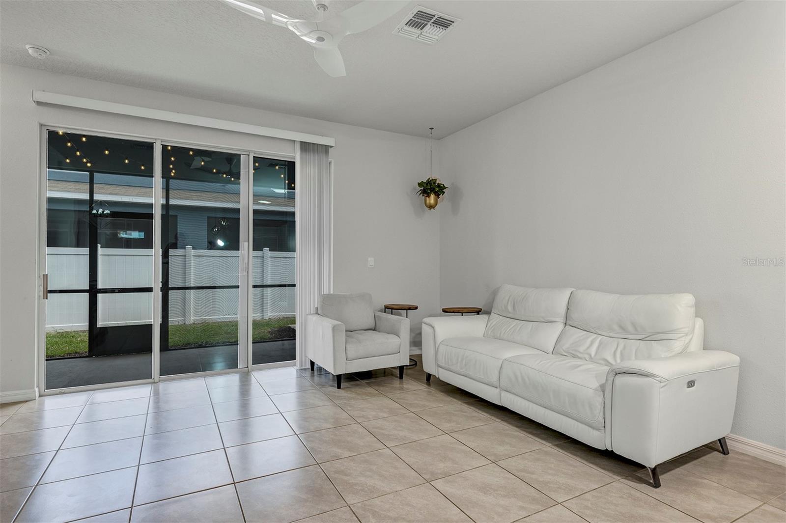 Image 12 of 35 For 4015 Blue Banks Lane