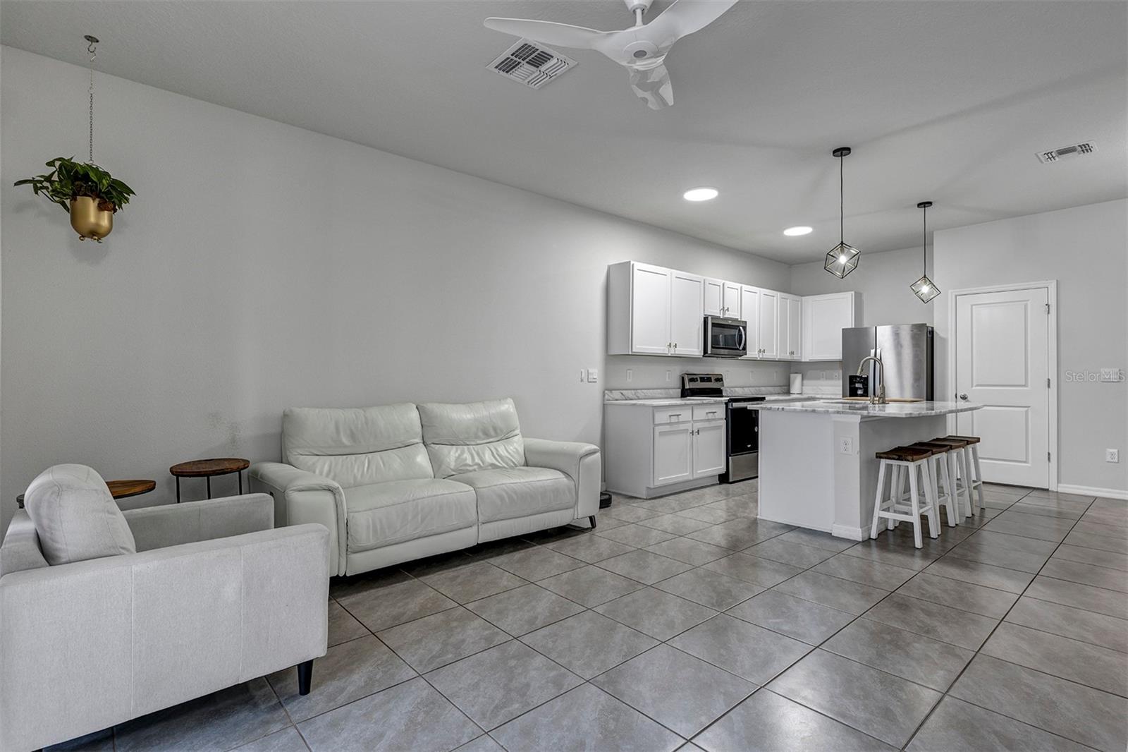 Image 13 of 35 For 4015 Blue Banks Lane