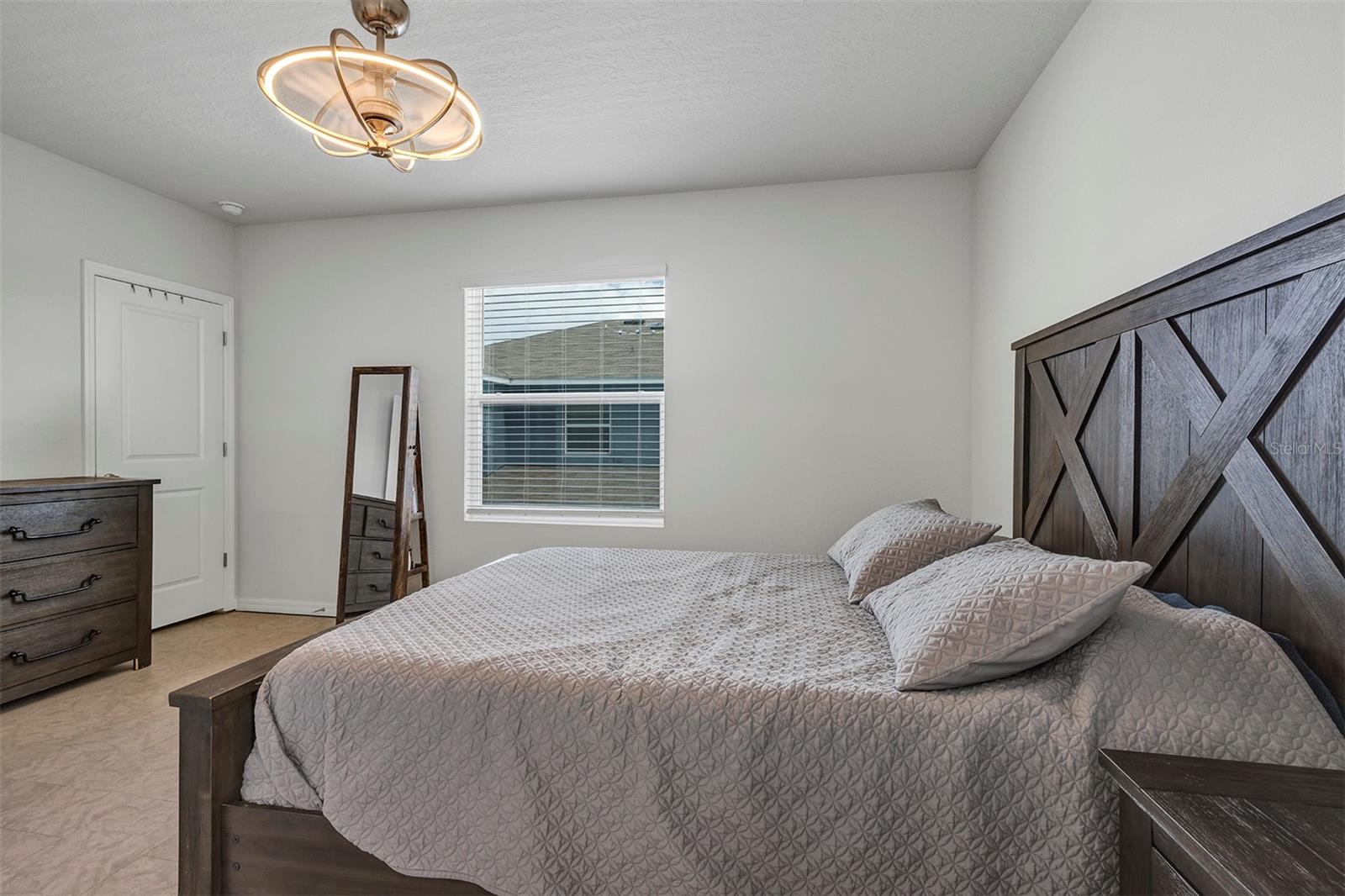 Image 15 of 35 For 4015 Blue Banks Lane