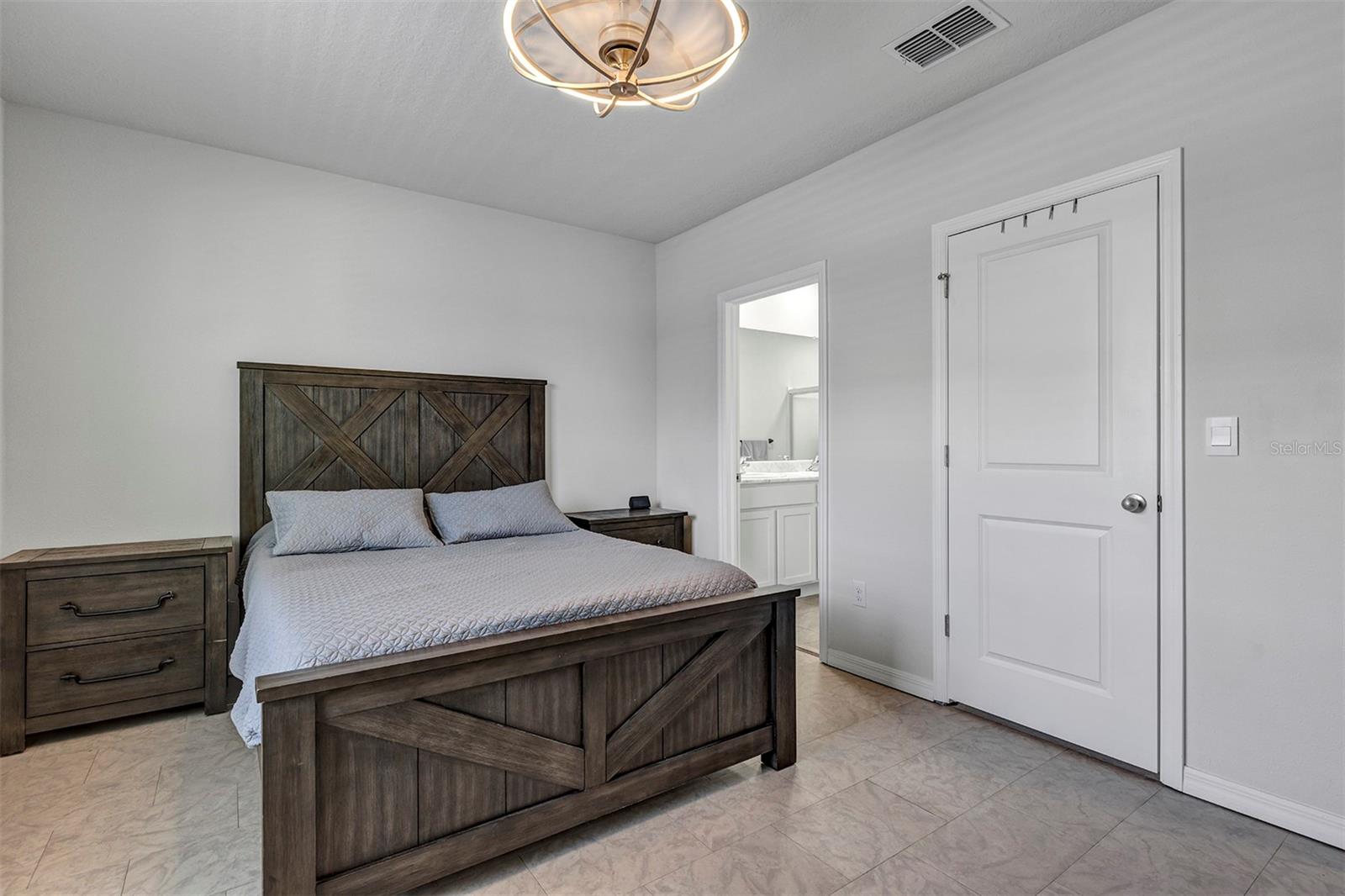 Image 16 of 35 For 4015 Blue Banks Lane