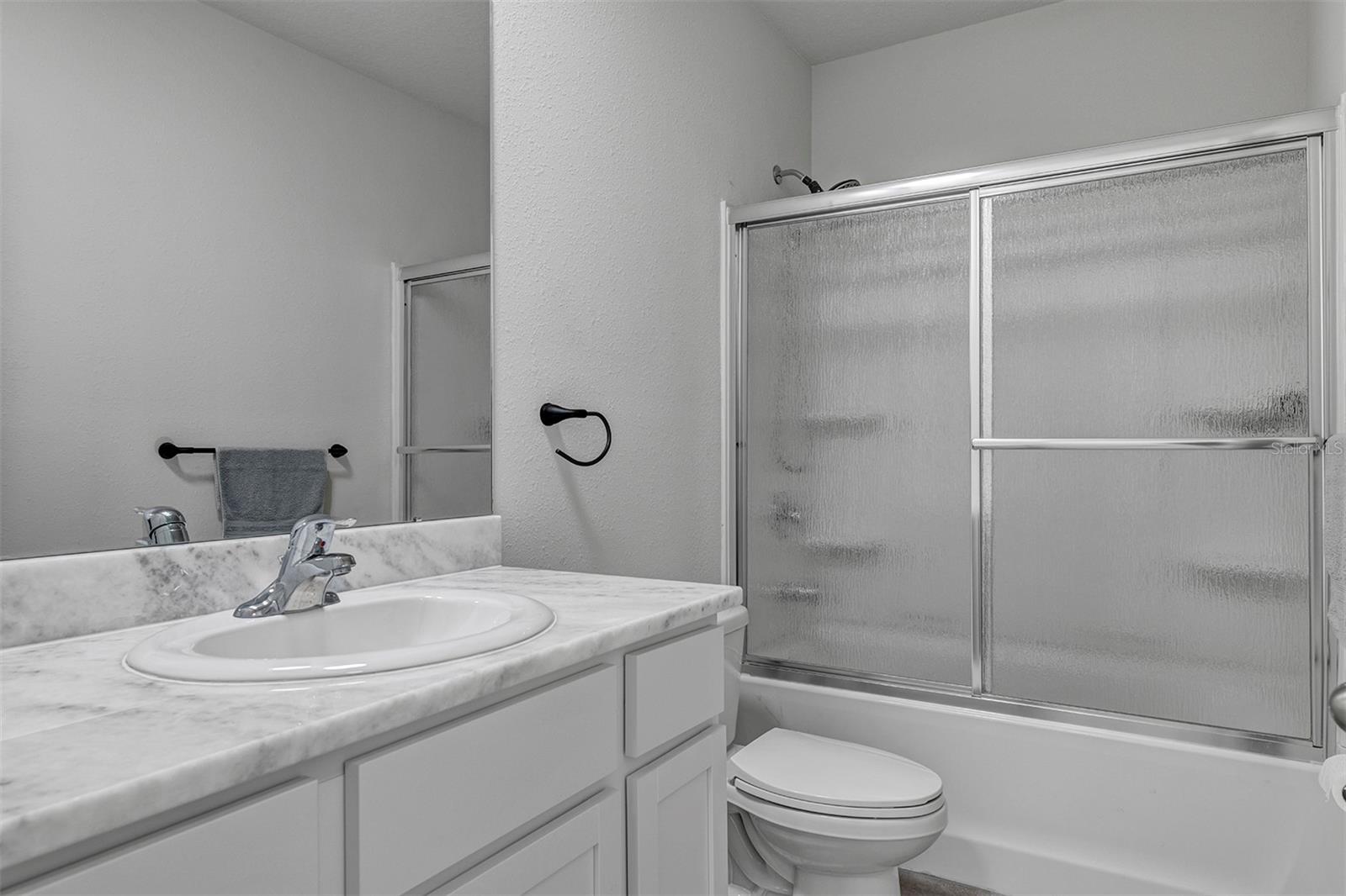 Image 17 of 35 For 4015 Blue Banks Lane