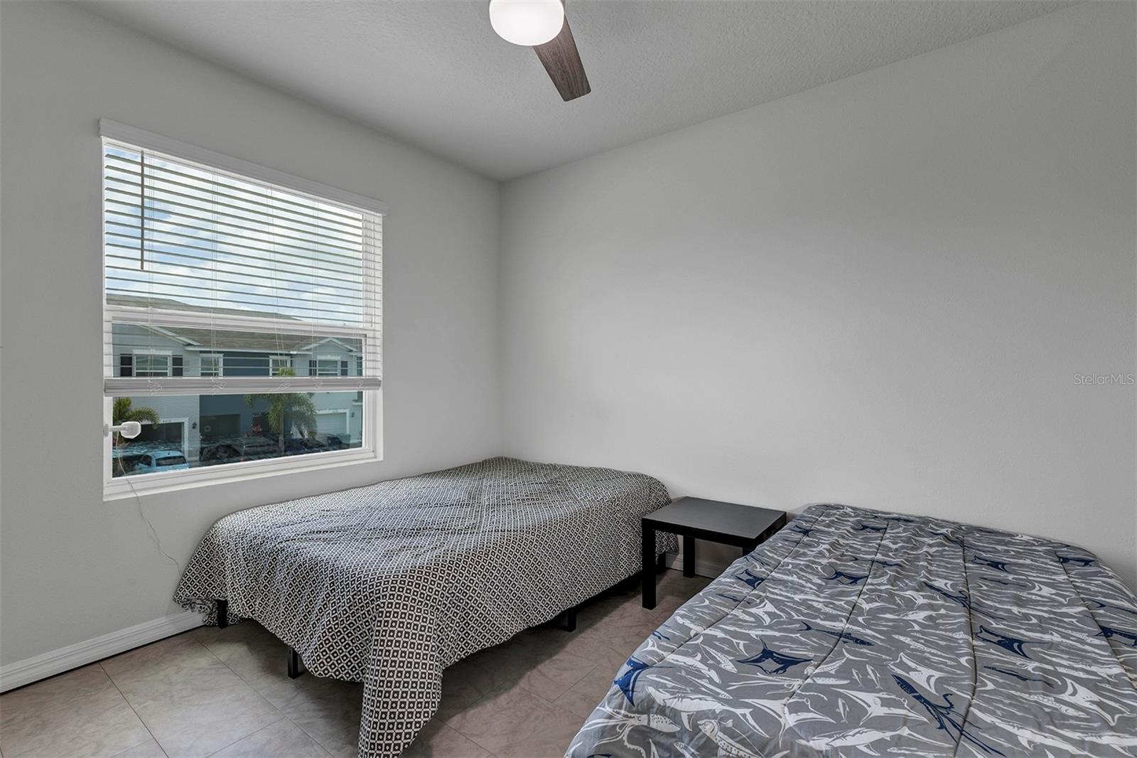 Image 18 of 35 For 4015 Blue Banks Lane